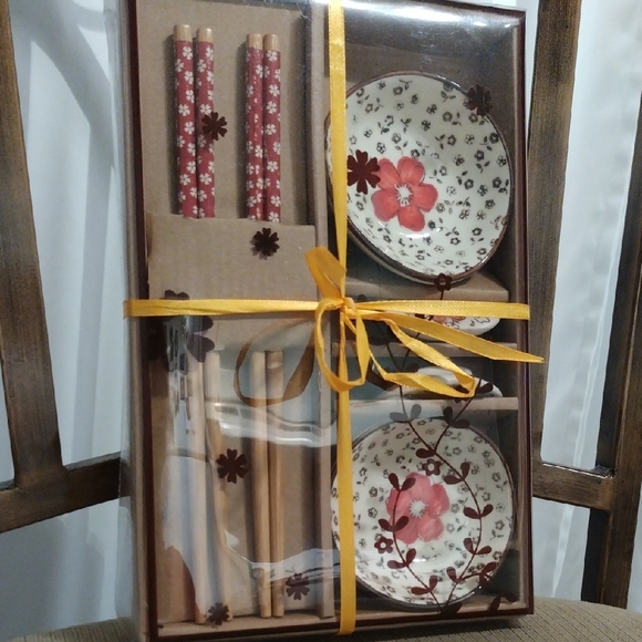 Japanese Style Chopsticks And Saucer Set - Picture 9 of 10